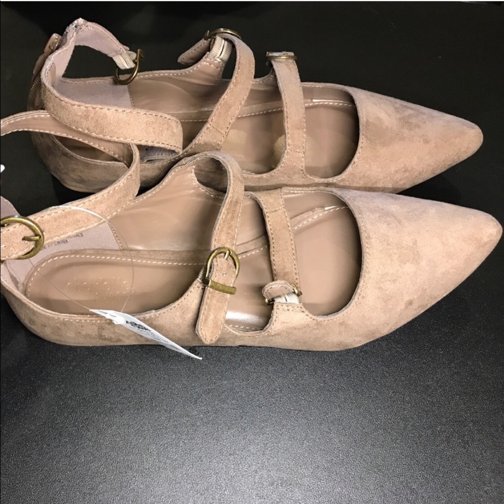 NWT POINTED TOE ZIPPER ANKLE STRAP FLATS